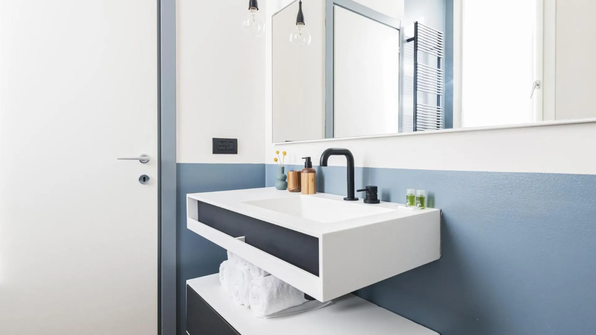 Apartment Easylife - Appartamento Con Terrazzo Vicino Duomo Milan