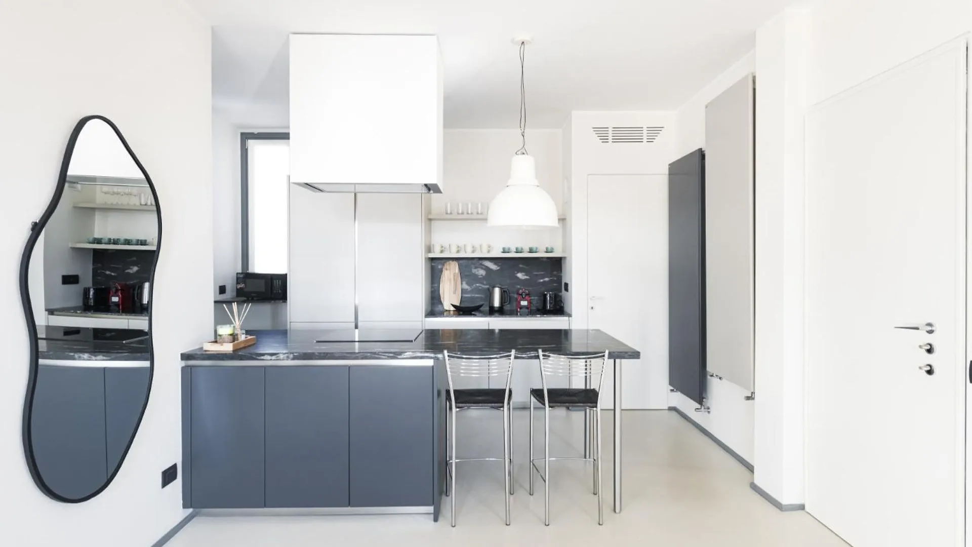 Easylife - Appartamento Con Terrazzo Vicino Duomo Milan 0*,  Italy