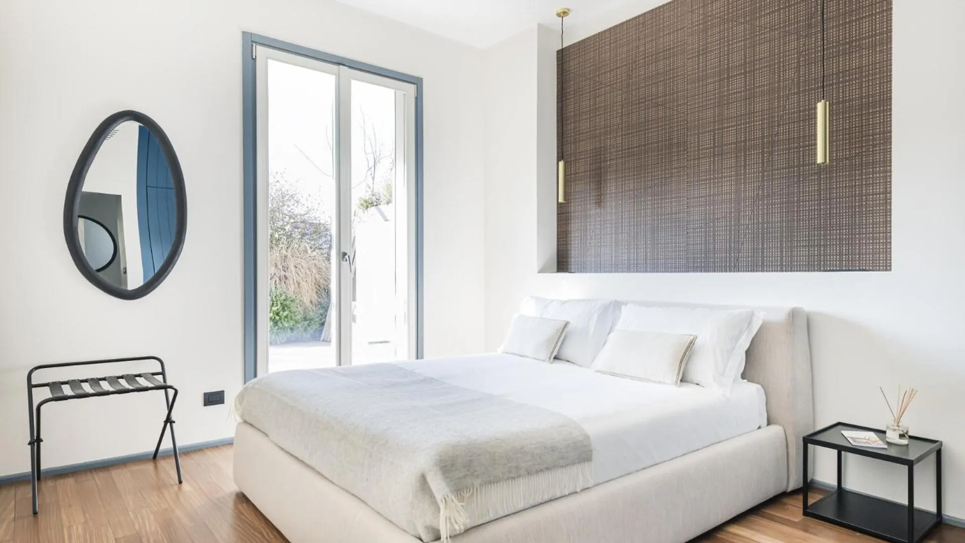 Easylife - Appartamento Con Terrazzo Vicino Duomo Milan 0*,  Italy
