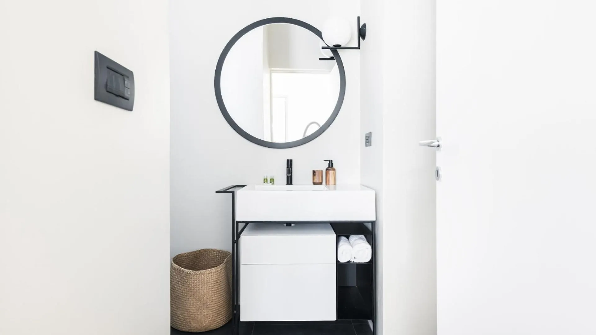 Apartment Easylife - Appartamento Con Terrazzo Vicino Duomo Milan