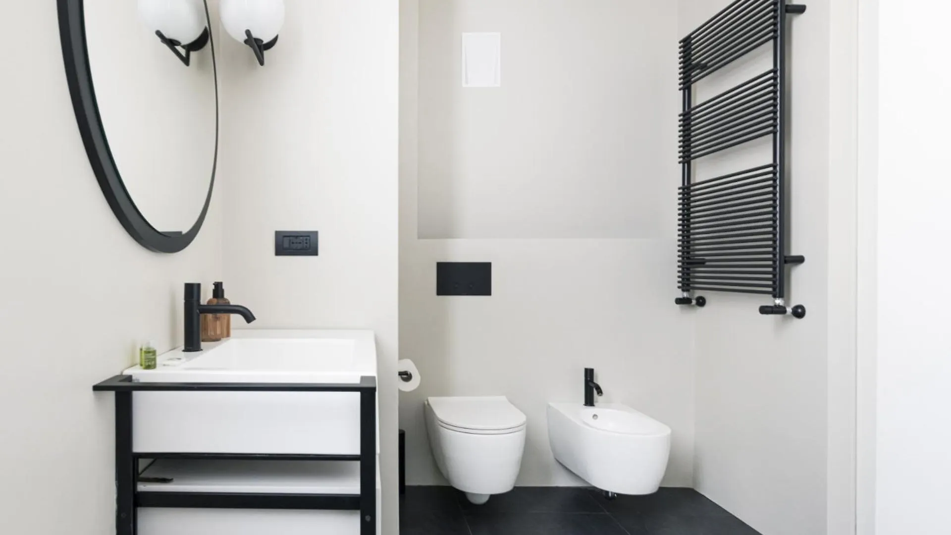 Easylife - Appartamento Con Terrazzo Vicino Duomo Milan 0*,  Italy